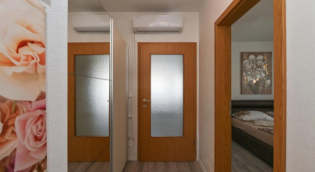 Stunning Apartment in Okrug Gornji With Wifi and 2 Bedrooms