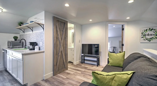Апартаменты Dtwn Golden Apt < 9 Mi to Red Rocks Amphitheater!