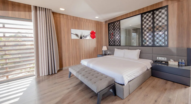Семейная вилла с 5 комнатами рядом с пляжем The Ocean Front Villa Nha Trang Abogo
