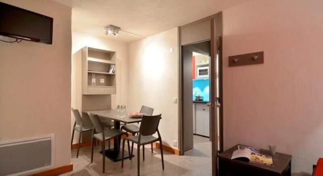 Residence Saintjacques Two-roomed Apartment for 5 People of 35 m2 Sjs11, Prenota Appartamento Hotel a Rodano-Alpi con piscina, Piscina
