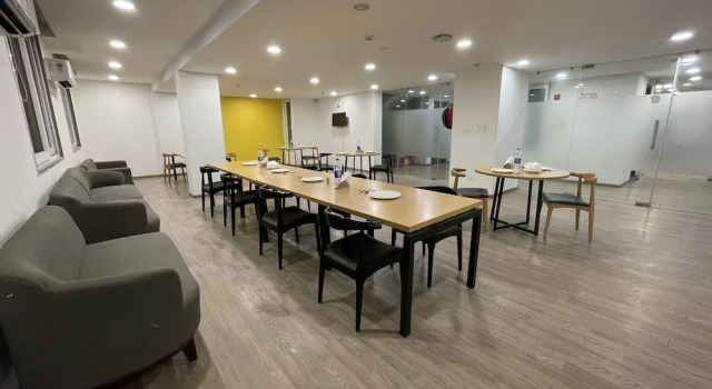 Saltstayz Select- Medicity (Near Medanta Hospital)