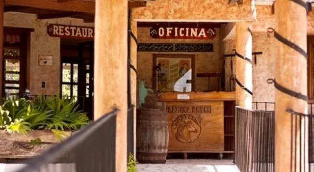 Palomino Ranch Hotel, Rezervovat Hotel Hotely v Peten s parkováním, Parkování