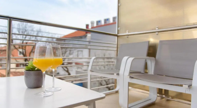Студия с балконом Antonela Apartment