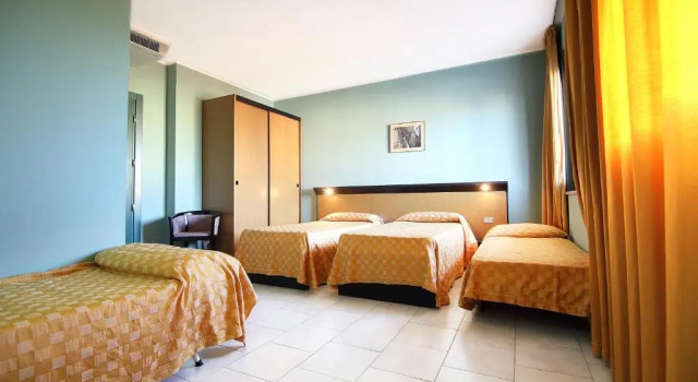 Трёхместный номер Standard Green Sporting Club Hotel