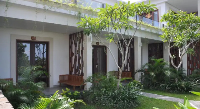 Двухместный номер Deluxe с балконом и с видом на сад Rajavilla Lombok Resort - Seaside Serenity