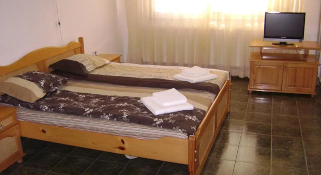 Полулюкс Hotel Montana