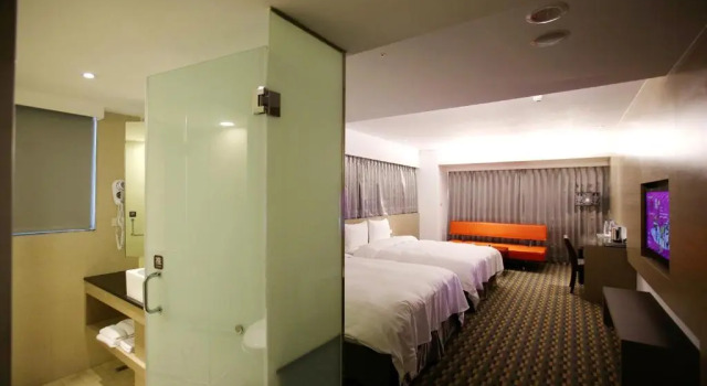 Четырёхместный номер Luxury Chiayi Look Hotel