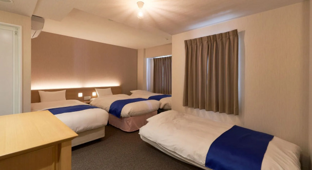 Четырёхместный номер Standard Hotel Meriken Port Kobe Motomachi