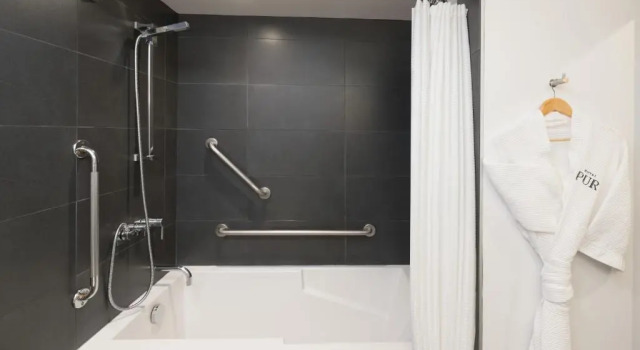 Четырёхместный номер Standard с видом на город Hotel PUR, Quebec, a Tribute Portfolio Hotel