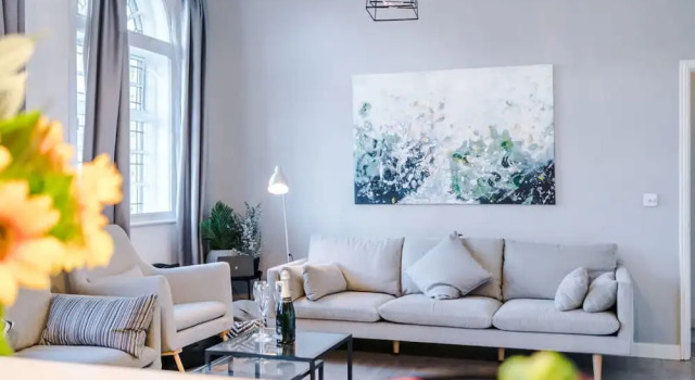 Апартаменты New Stylish City-centre Flat w Parking Sleeps 4
