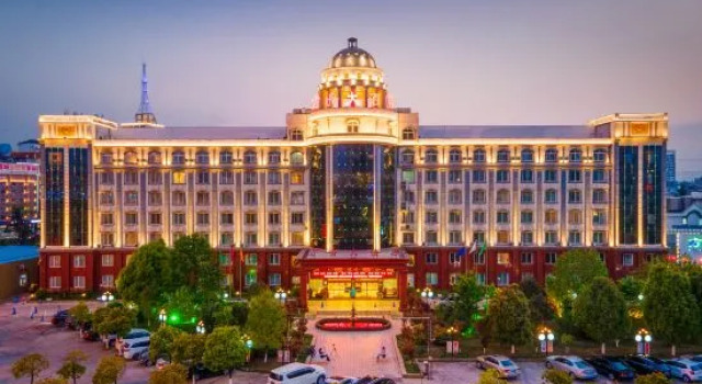 Fangzhou Hotel, Rezerwuj Hotel Hotele w Kunming z parkingiem, Parking