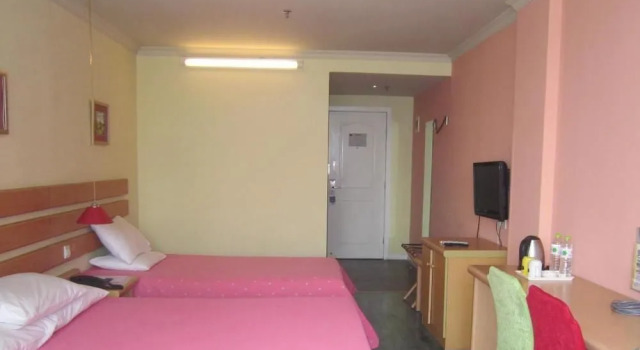 Home Inn, Забронировать Отель Отели Чунцин с парковкой, рядом с Станция метро Daping, Парковка