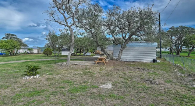 Апартаменты 5 Mi to Rockport Beach Park: Studio w/ Porch!
