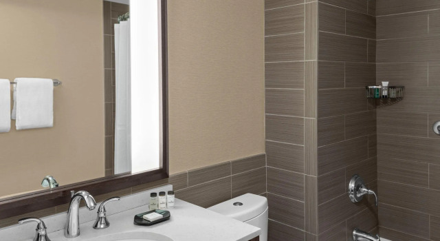 Двухместный Guest Room Deluxe Sheraton Lincoln Harbor Hotel