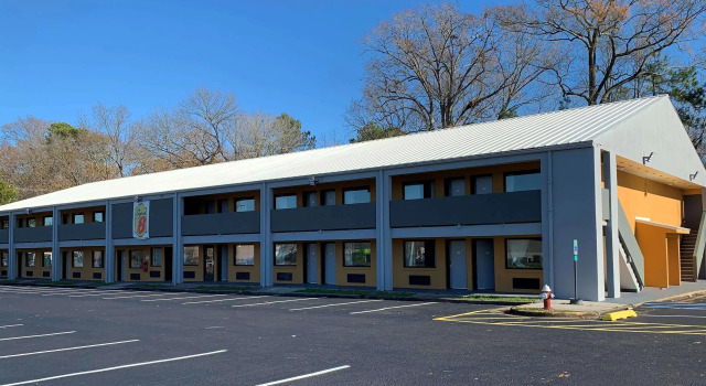 Super 8 by Wyndham Newport News, Varaa Hotelli Hotellit Minnesota pysäköinnillä, Pysäköinti