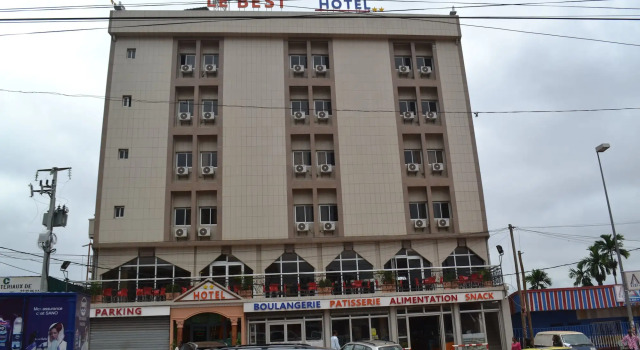Le Best Hotel, Reservar Hotel Hotéis em Mfoundi com pequeno-almoço, Café da manhã