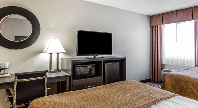 Четырёхместный номер Standard Quality Inn & Suites Columbia