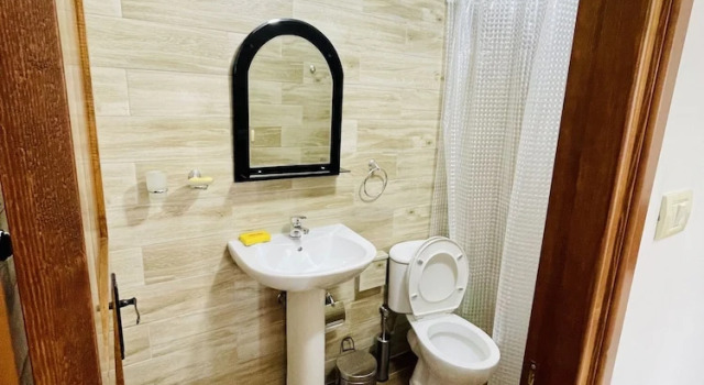 Трёхместный номер Superior с балконом и с видом на сад Denis House 1930 Cozy Private Rooms with Authentic Charm