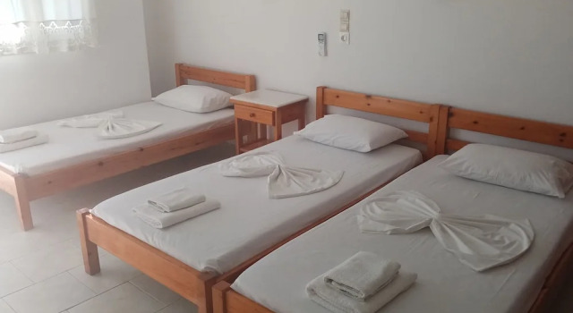 Трёхместный номер Standard с балконом Nikolas Naousa Guesthouse