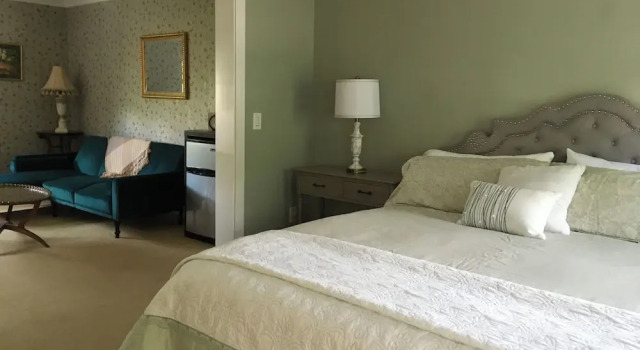 Люкс Deluxe Williston Village Inn
