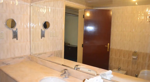 Номер Standard Bilqase Throne Hotel