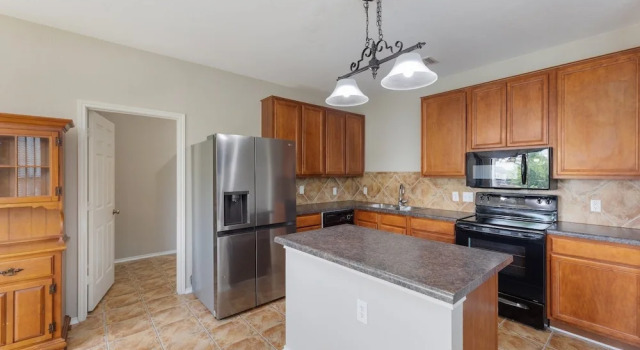 Colony Suite - Round Rock