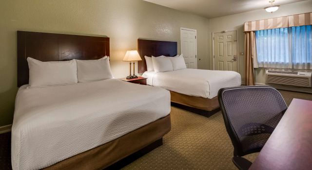 Четырёхместный номер Standard Best Western Plus Bayshore Inn