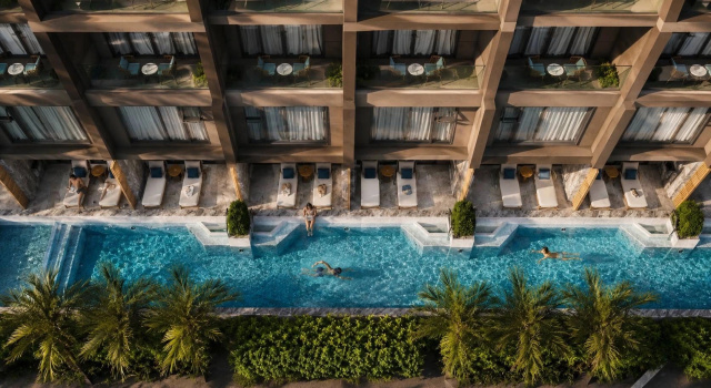 Отель Radisson Hotel Clover Phuket Kata, Забронировать Отель Отели Карон Бича 5 звезд, рядом с Кафе Starbucks, Ката Бич, 5*