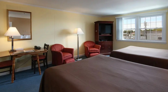 Четырёхместный номер Deluxe Cape Cod Harbor House Inn