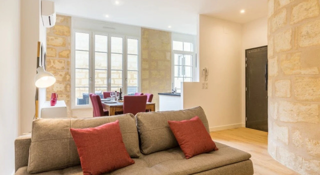 Gorgeous Apartment and Terrace in the City Center, Забронировать Апартаменты/квартира Апартаменты Бордо, рядом с Церковь Нотр-Дам, Апартаменты/квартира