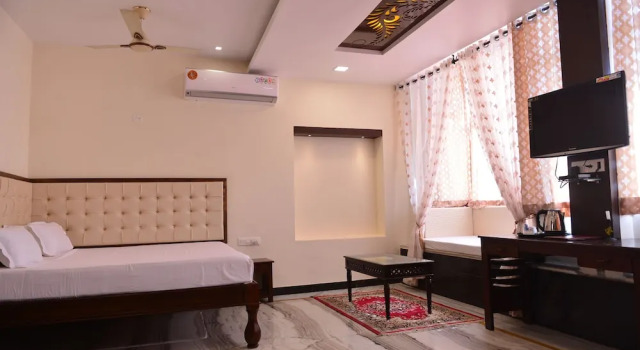 Люкс с видом на озеро Hotel Sargam Sadan