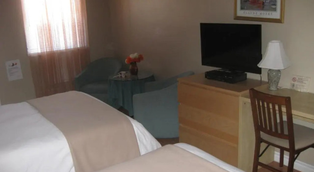 Четырёхместный номер Standard Motel Bel-Eau