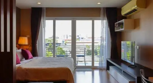 Luxury Living in heart of Nimman, Забронировать Отель Отели Чиангмай с бассейном, рядом с Chiangmai Ram Hospital, Бассейн