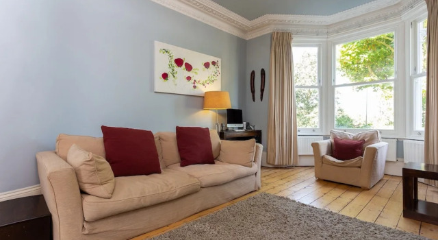 4 Bedroom Home In South London, Varaa Lomakoti Mökit kohteessa Merseyside, Mökki