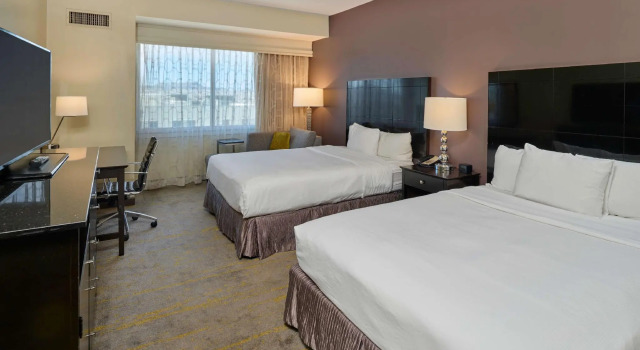 Четырёхместный номер Deluxe DoubleTree by Hilton El Paso Downtown