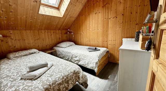 Spacious French Chalet Stay for 10, Забронировать Шале Виллы Овернь-Рона-Альпы, Вилла