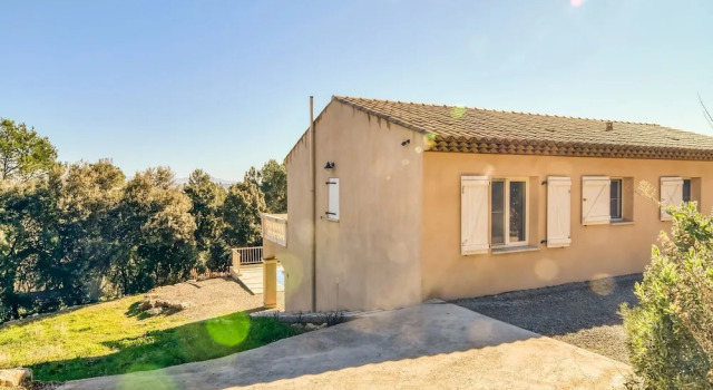 Plush Villa in Le Cannet-des-Maures with Private Pool, Забронировать Вилла Виллы Овернь-Рона-Альпы, Вилла