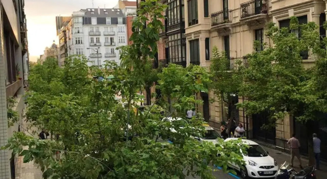 Apartment With 2 Bedrooms in Bilbao, With Wifi, Rezerwuj Apartament Hotele w Baskonia z parkingiem, Parking