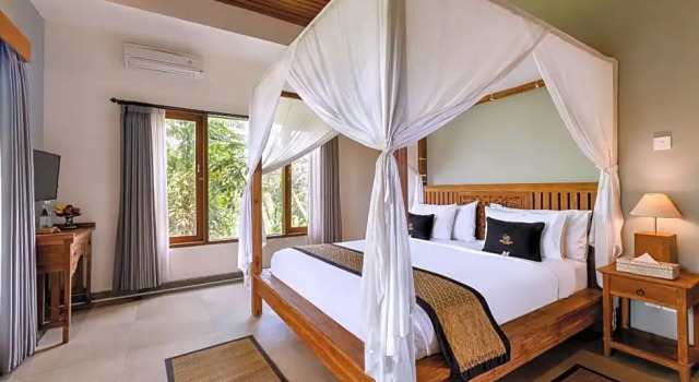Люкс Deluxe с видом на бассейн Kubu Rama Ubud Cottage