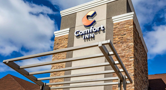 Comfort Inn Waukesha - Milwaukee West, Book Hotel Waukesha Wisconsin