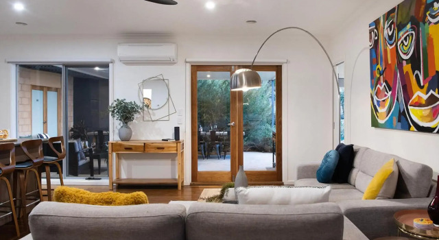 Manna Gums- beautiful secluded setting, Book Hotel Daylesford 