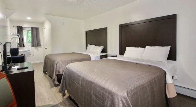 Westbrook Inn Lake George, Забронировать Отель Отели Лейк-Джордж с парковкой, рядом с Собачий пляж на озере Джордж, Парковка