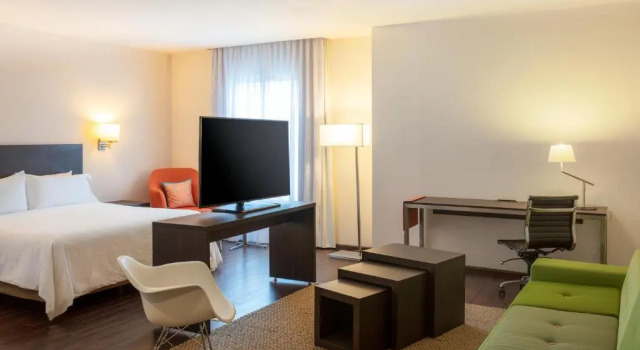 Полулюкс Fiesta Inn Monterrey Fundidora