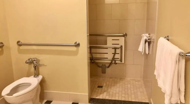 Четырёхместный номер Deluxe Omni Severin Hotel