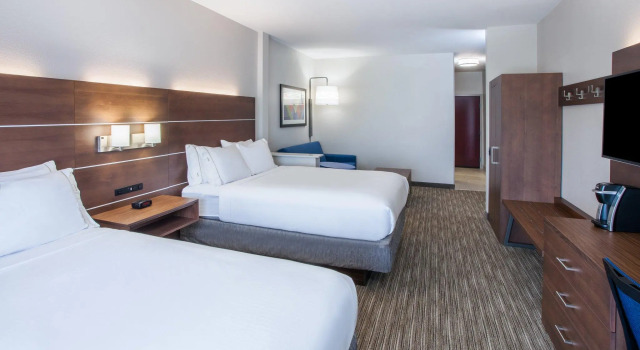 Четырёхместный номер Standard Holiday Inn Express & Suites Texarkana by IHG
