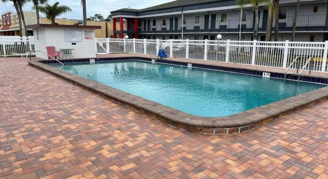 Royal Palm Inn, Book Hotel Hoteller i New Port Richey med pool, Swimmingpool