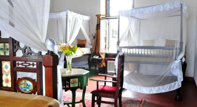 Трёхместный номер Standard Dhow Palace Hotel