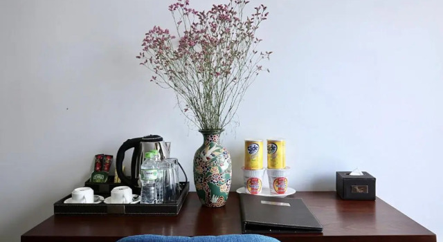 Семейный номер Standard с балконом Dong Duong Hotel & Suites - City Central - Afternoon Tea Inclusive