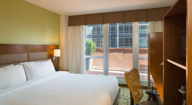 Двухместный номер With Outdoor Terrace с видом на город Hilton Garden Inn New York Manhattan Midtown East - Newly Renovated