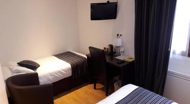 Трёхместный номер Standard Logis Hotel Restaurant de lAbbaye